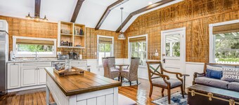 Snowbird-friendly historical cottage with high-speed WiFi & washer/dryer