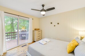 4 bedrooms, iron/ironing board, Internet, bed sheets