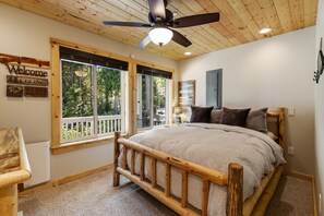 3 habitaciones, tabla de planchar con plancha y ropa de cama