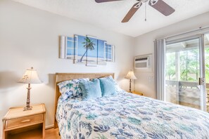 1 bedroom, iron/ironing board, internet, bed sheets - Condo at oceanfront resort with lanai, pool, grill & sundeck - walk to beach (Kailua-Kona)
