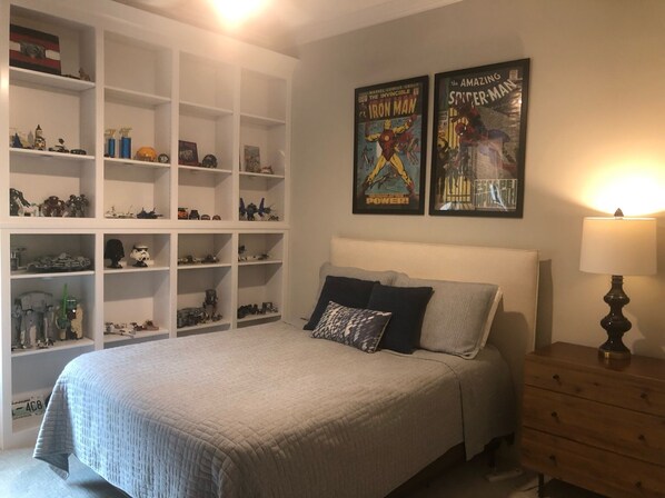 4 عدّة غرف نوم وواي فاي مجانًا وملاءات أسرّة