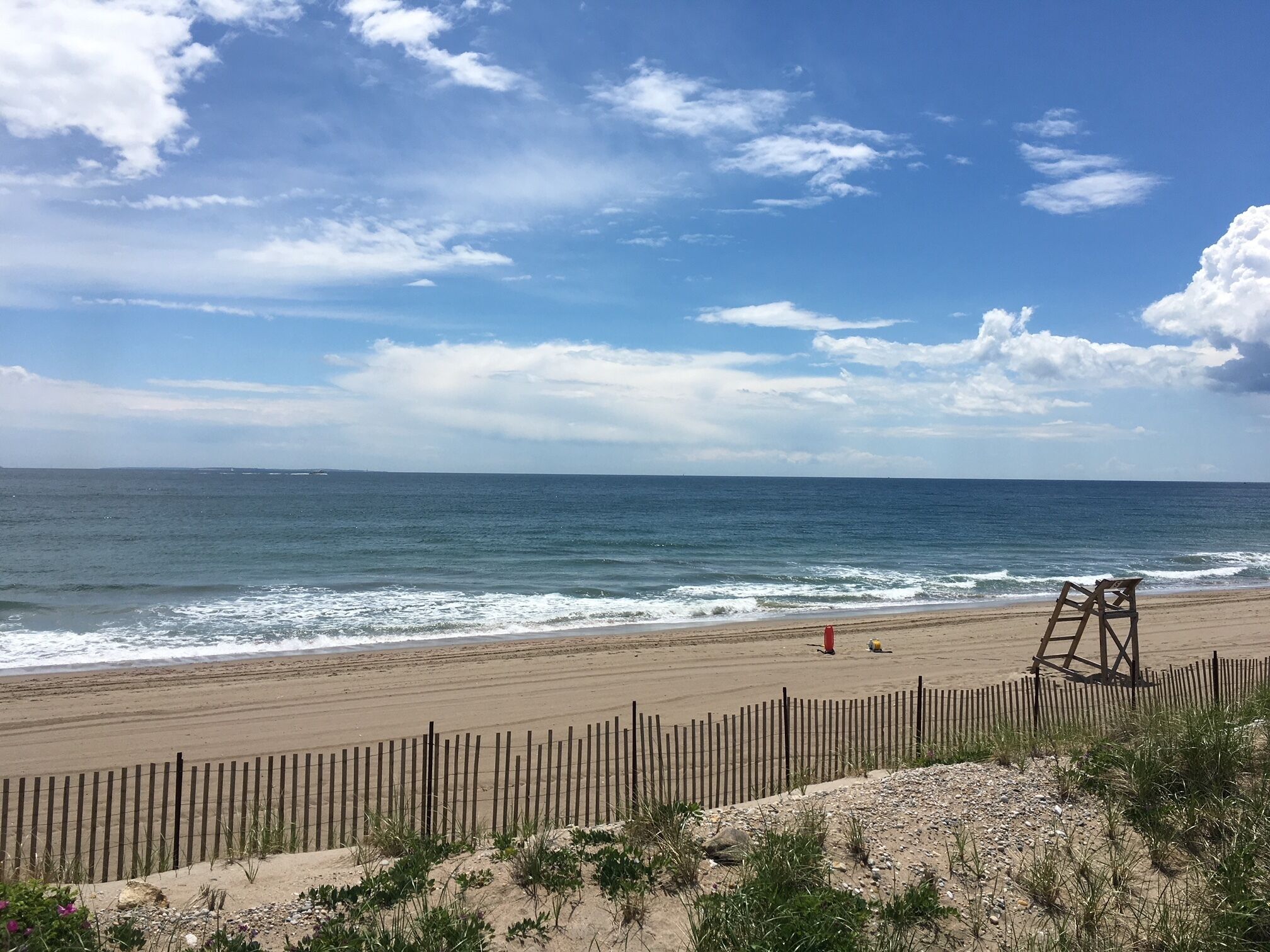 SNUG HARBOR in South Kingstown...Grill, Yard, Decks ☼ Close to Beach & Seafood.