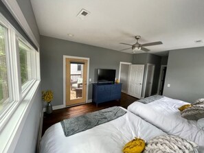 4 bedrooms, desk, iron/ironing board, travel crib