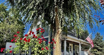 Cozy Historic Farmhouse-2 Bedroom Downstairs Unit - Walk Downtown & Whiskey Row