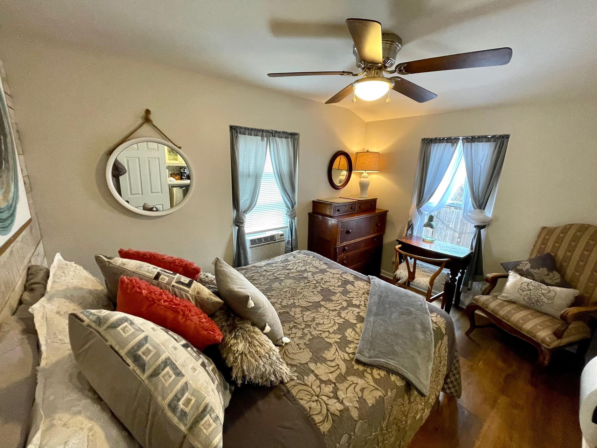 2 chambres, bureau, Wi-Fi gratuit, draps fournis