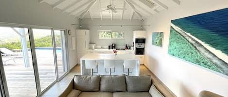 テレビ、DVD プレーヤー、書庫、ステレオ