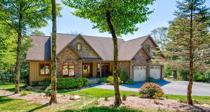 New Rates! The Trinity - Outdoor fireplace, pool table, arcades, hot tub