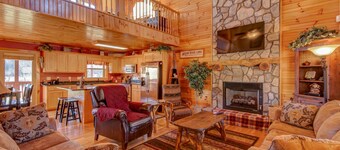 New River Ramble - riverfront with massive game room, hot tub, fire pit