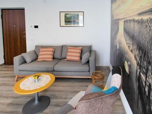 TV - Apartment Tucano by Interhome (Luino)