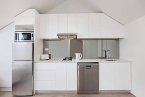 Private kitchen - BONDI BEACH STUDIOS VI (Bondi)