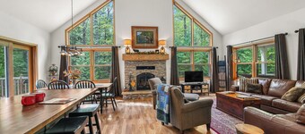 Dog-Friendly Door County Cottage | Wooded 3 Acres + Screen Porch + Fire pit