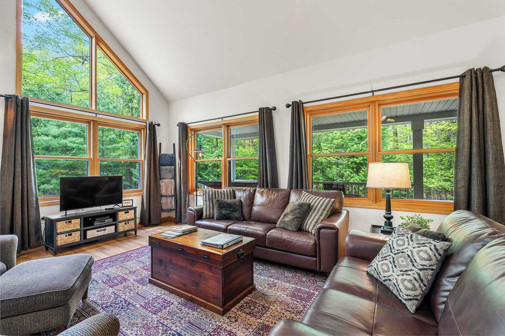 Smart TV, fireplace, DVD player, offices