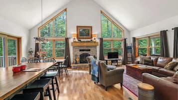 Smart TV, fireplace, DVD player, offices