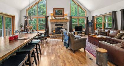Dog-Friendly Three Little Birds Cottage on 3 Acres