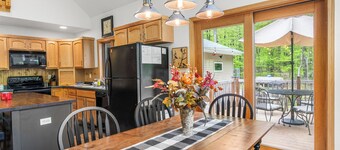 Dog-Friendly Door County Cottage | Wooded 3 Acres + Screen Porch + Fire pit