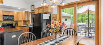 Dog-Friendly Door County Cottage | Wooded 3 Acres + Screen Porch + Fire pit