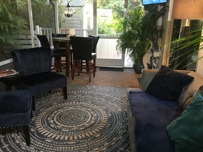 Smart TV, DVD player, table tennis, books - Beach & Downtown with Pool (Delray Beach)