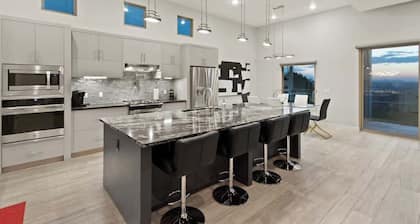 Private Franklin Hills Retreat With A Pool (Views)