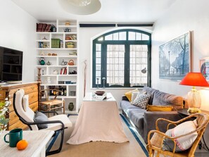 TV - Misterhost Santa Cruz Judería - Cozy and quiet - Old Town (Sevilla)