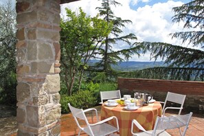 Outdoor dining - Casa Citille, Greve in Chianti, Italy (Greve in Chianti)