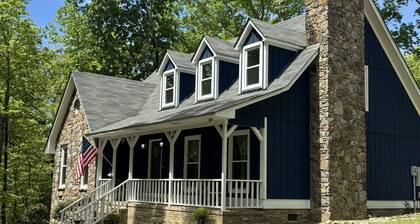 Charming Family Cottage • Sleeps 9 • 3 Private Acres • 7 Miles to Auburn