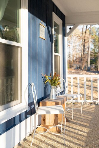 Charming Family Cottage • Sleeps 9 • 3 Private Acres • 7 Miles to Auburn