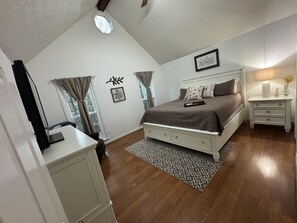 3 bedrooms, desk, iron/ironing board, travel cot