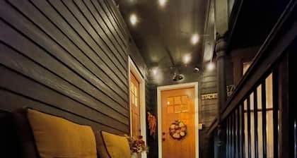 Quaint century-old home just minutes from Turkey Run & Shades State Park w Sauna
