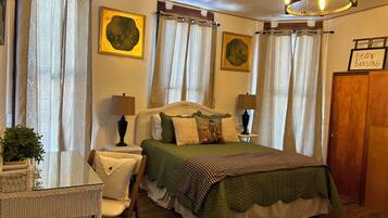 2 soveværelser, skrivebord, strygejern/strygebræt, weekendseng