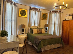 3 chambres, bureau, fer et planche à repasser, accès au Wi-Fi (inclus)