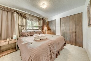 3 bedrooms, iron/ironing board, Internet, bed sheets - Ruidoso Cabin ~ 2 Mi to Alto Lake! (Ruidoso)