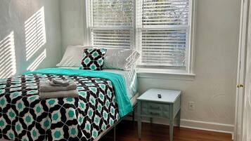 2 bedrooms, desk, iron/ironing board, free WiFi