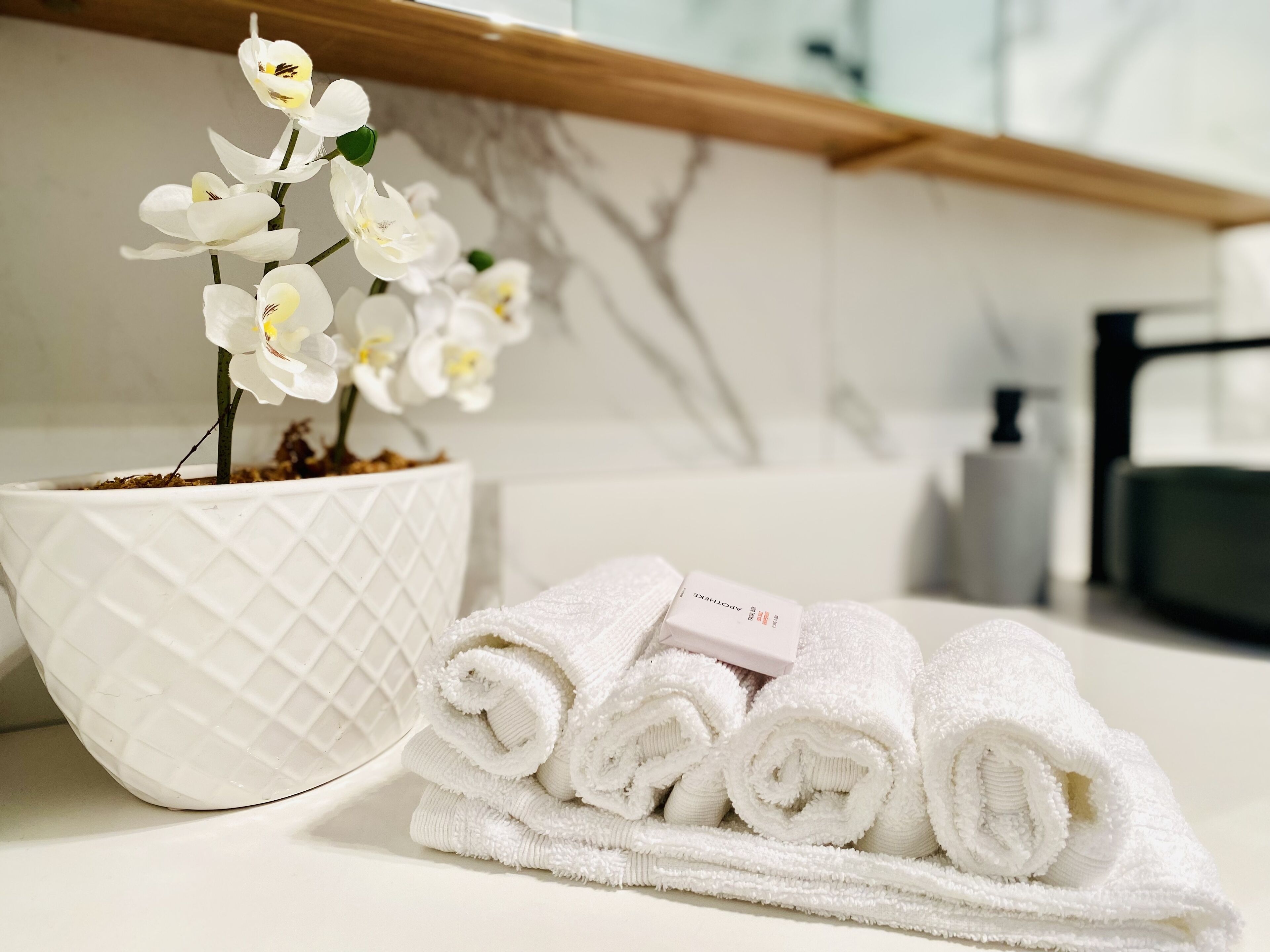 **Luxury 2BR APT - Pool/Sauna/Wifi/Shops — image 11