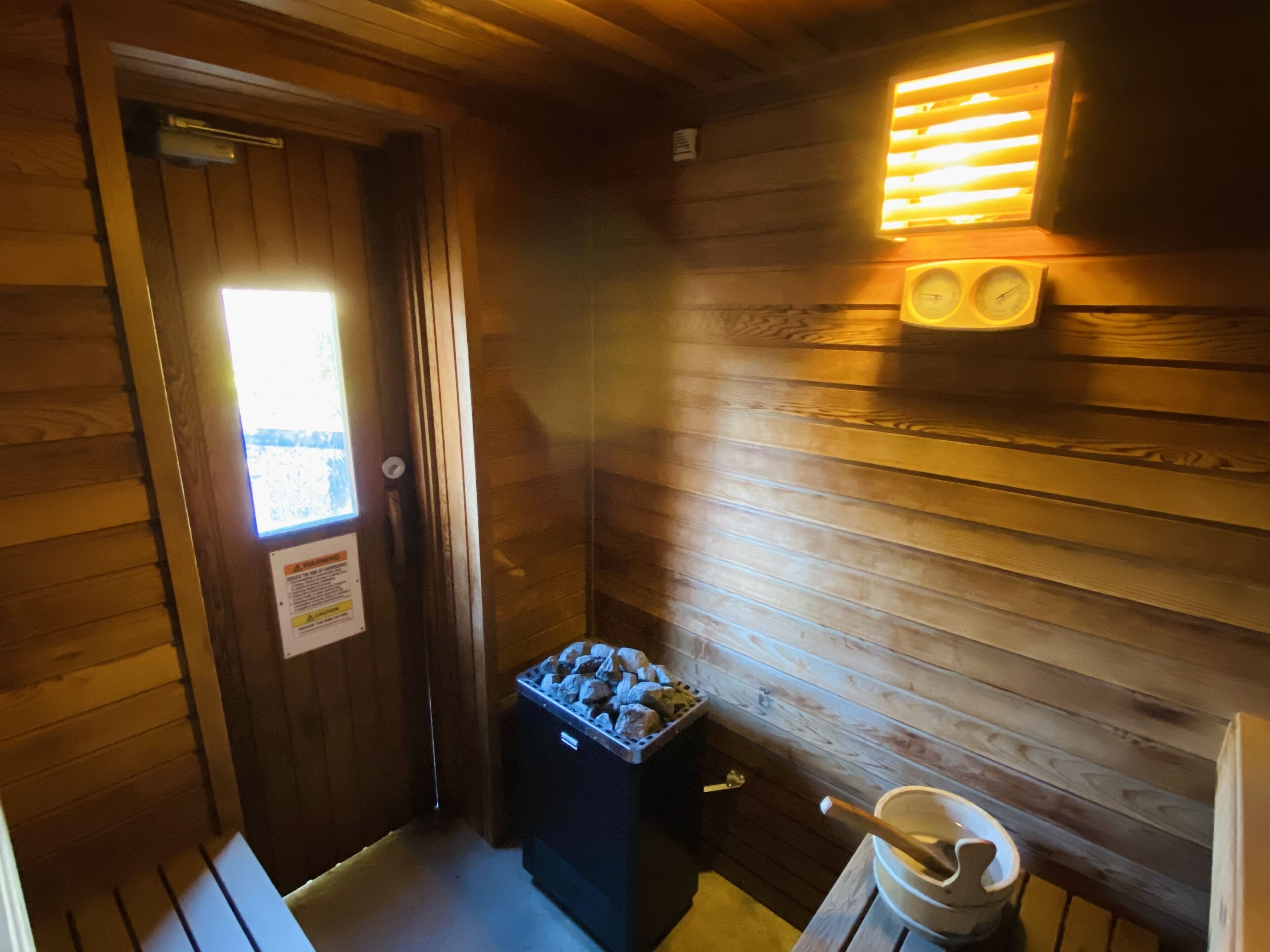 **Luxury 2BR APT - Pool/Sauna/Wifi/Shops — image 4