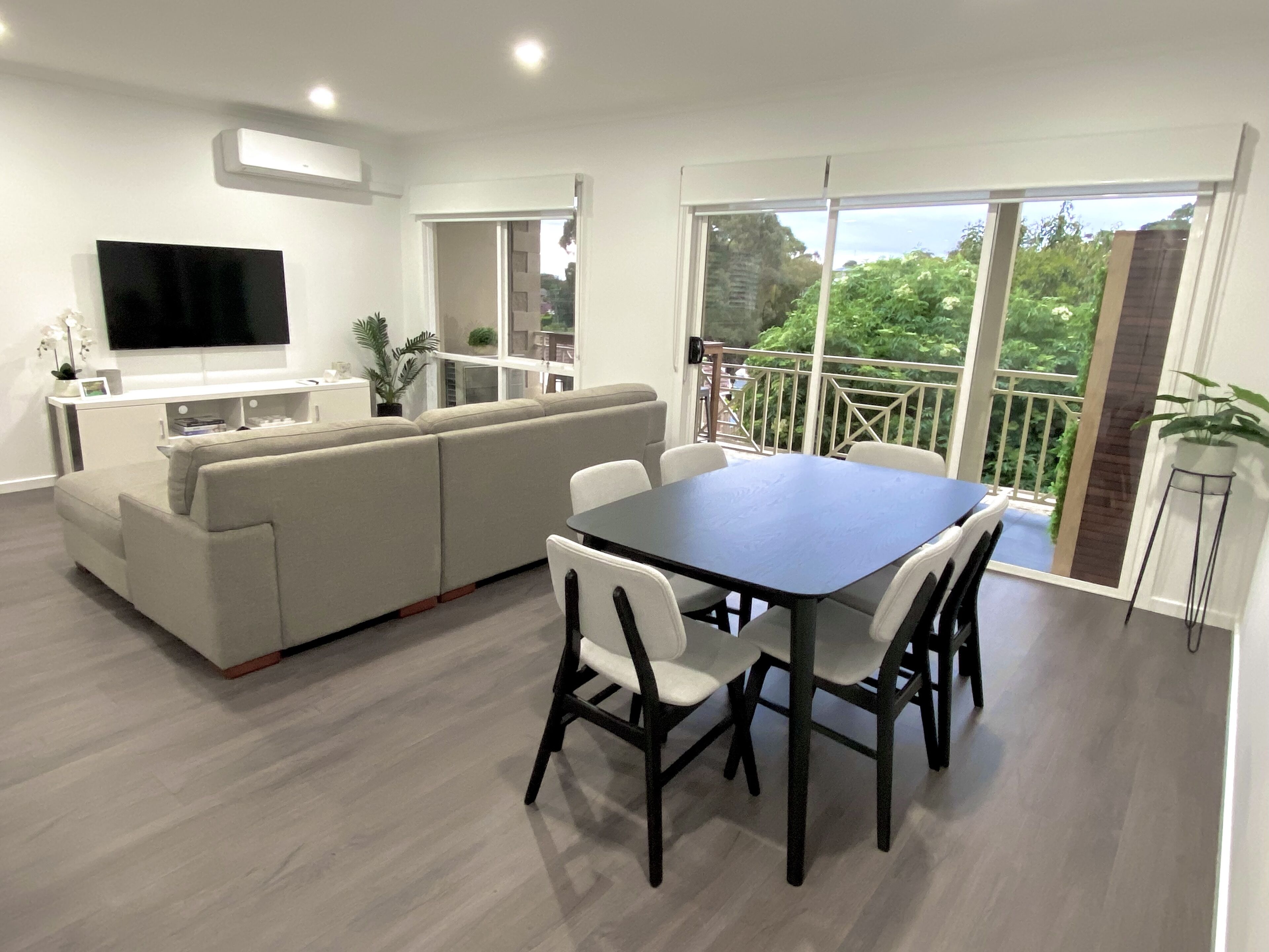 **Luxury 2BR APT - Pool/Sauna/Wifi/Shops — image 2