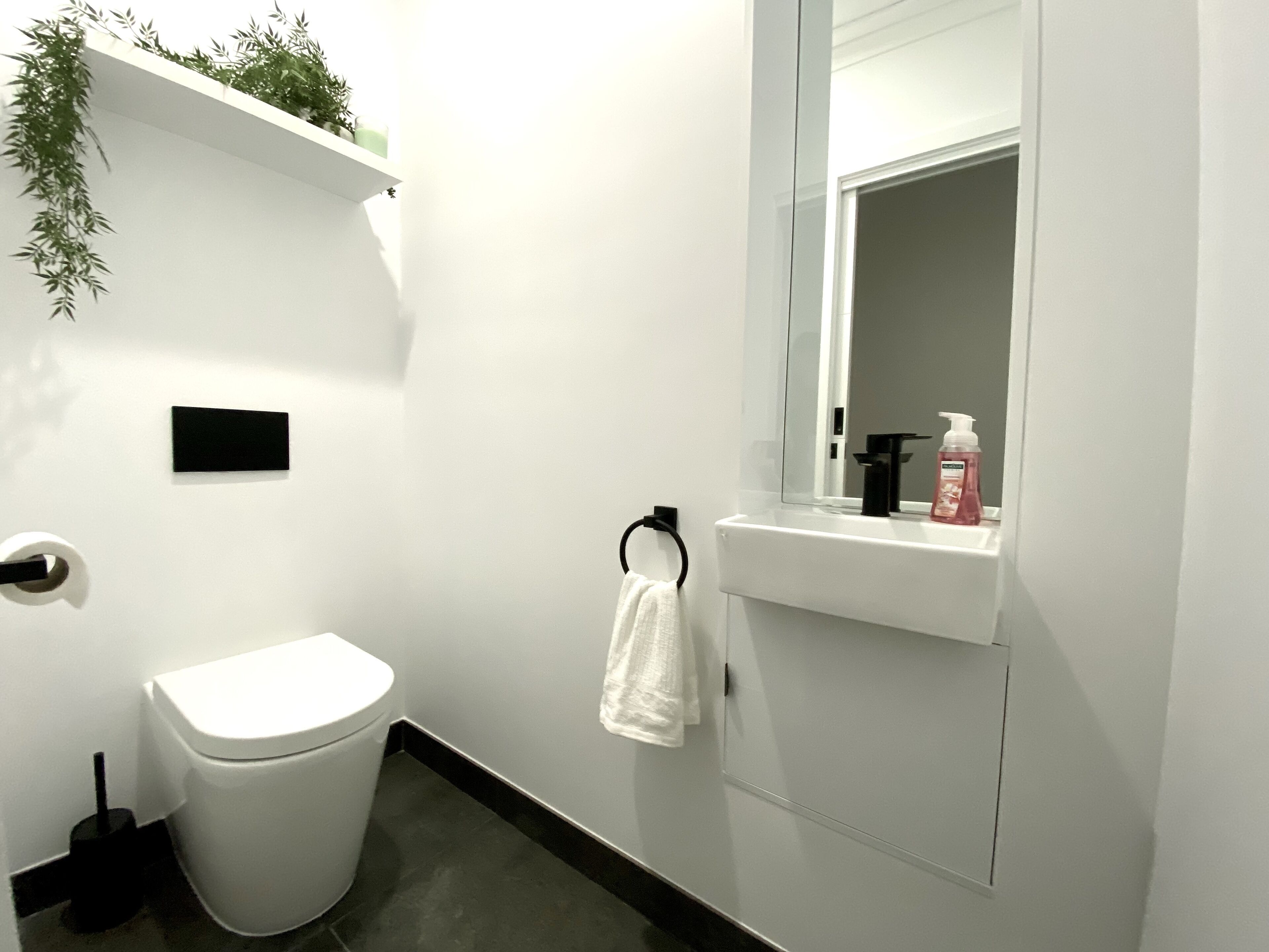 **Luxury 2BR APT - Pool/Sauna/Wifi/Shops — image 14