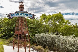 Point of interest - Anchor's Away: Discover Charm on the Canal, Swift Atlantic Access, Dockage & Above Ground Pool Await (Marathon)