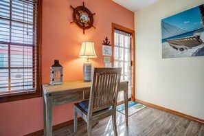 Interior - Anchor's Away: Discover Charm on the Canal, Swift Atlantic Access, Dockage & Above Ground Pool Await (Marathon)