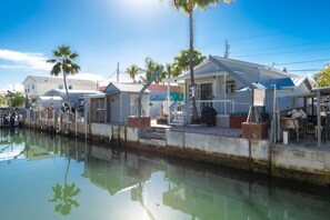 Luokittelematon kuva, 4 kautta 32, painike