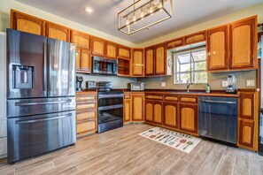 Fridge, microwave, dishwasher, coffee/tea maker