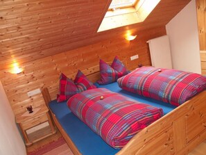 1 bedroom, travel cot, WiFi, bed sheets