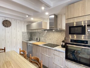 Refrigerador, microondas, horno, lavavajillas