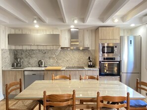 Refrigerador, microondas, horno, lavavajillas