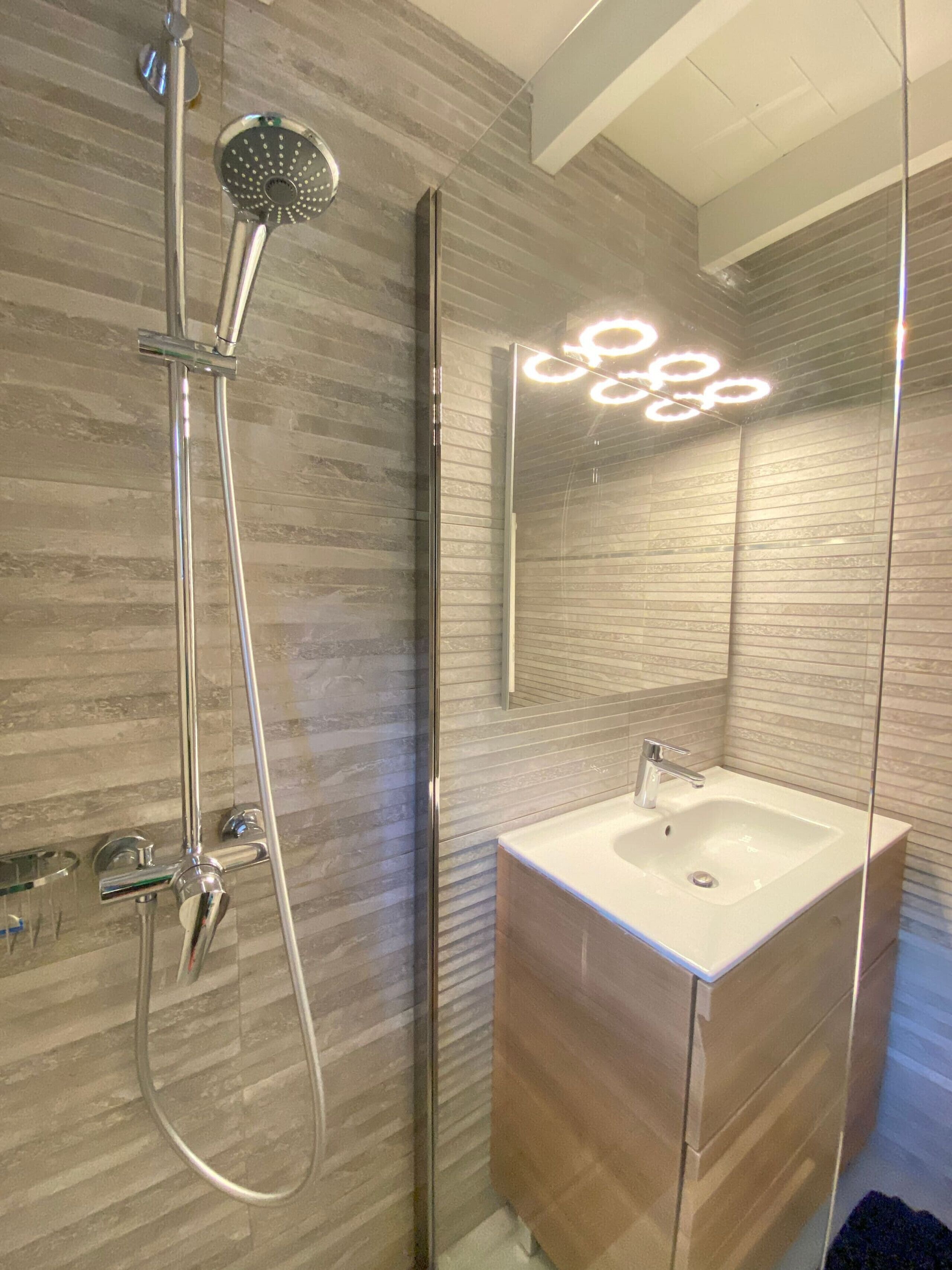 Een douche, een haardroger