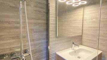 Een douche, een haardroger