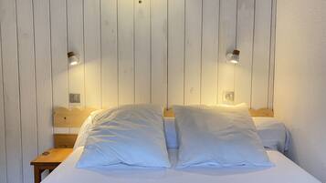 3 slaapkamers, een strijkplank/strijkijzer, reisbedje, gratis wifi