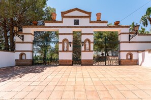 Property grounds - "Cortijo Alegría – Up to 28 Guests | Perfect for Groups, Families & Events - Private Pool (Mijas Pueblo)