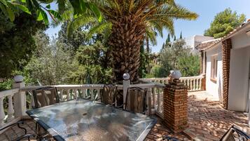 屋外ダイニングエリア