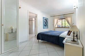 9 habitaciones, tabla de planchar con plancha y wifi gratis 