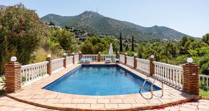 "Cortijo Alegría – Up to 28 Guests | Perfect for Groups, Families & Events - Private Pool
